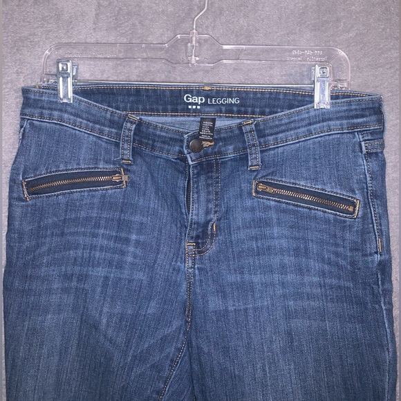 Gap Jeans size 8 / 29R Legging style with zipper pockets and zipper at ankles - Picture 3 of 5